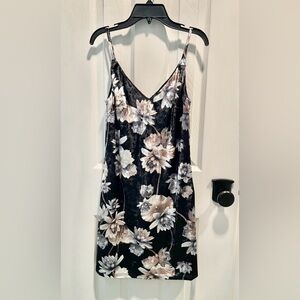 Cute Floral V-Neck Velvet Slip Dress in Black and Cream